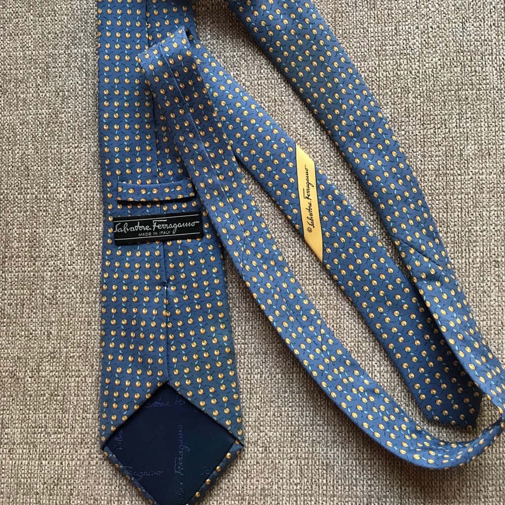 ⭐️Salvatore Ferragamo⭐️ Men’s Tie